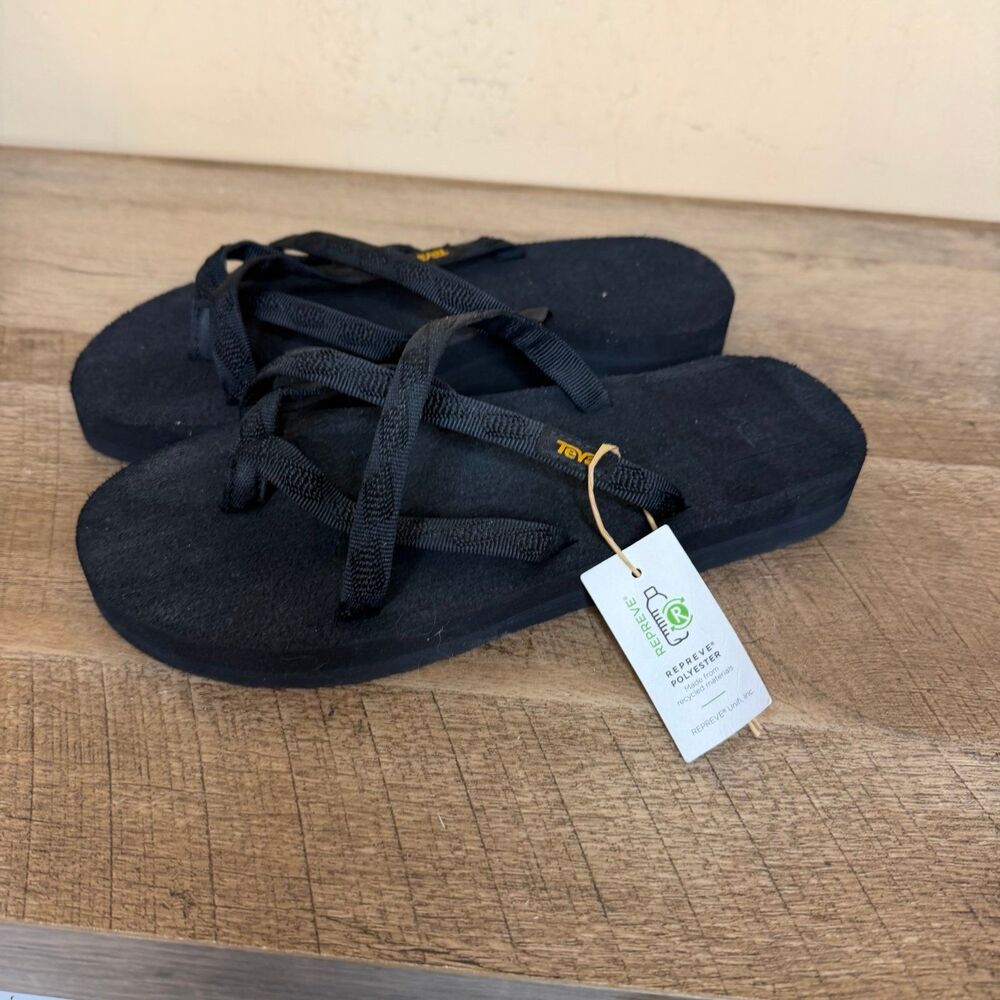 NWT black Teva Women's Olowahu cross-strap thong sandals size 7 shoes